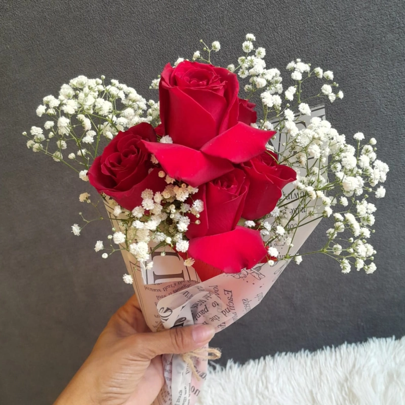 Buquê de Flores 6 Rosas Vermelhas