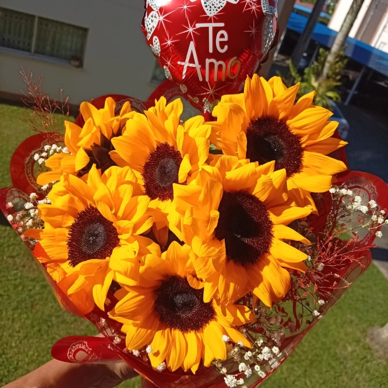 Buquê 6 Girassóis + Balão de Coração
